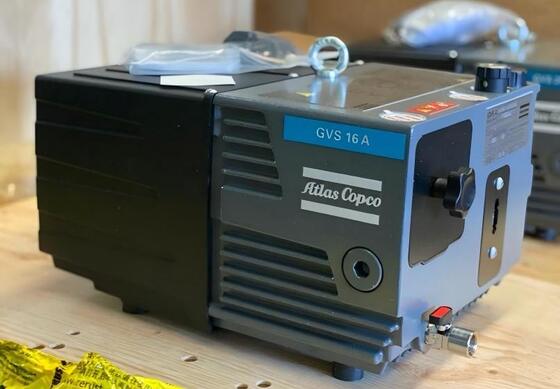 Pompe à vide GVS16A, puissance moteur 0,9 kW, limite de vapeur d'eau 15 mbar, conçue pour la fabrication de semi-conducteurs et la recherche